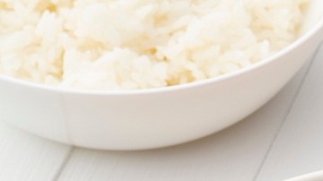 costillas de cerdo estofadas con salsa de vino blanco y champiñones