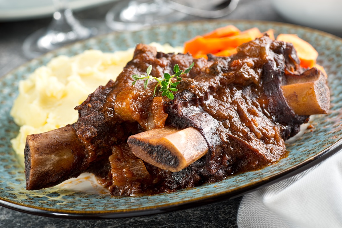 Costillas Estofadas con Vino Tinto y Hierbas