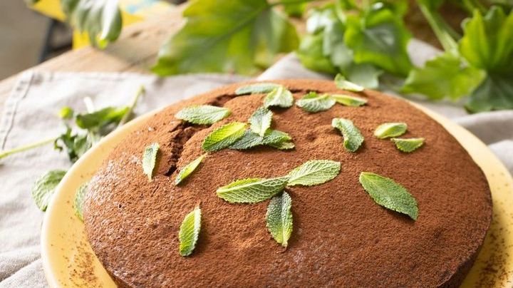 Bizcocho de chocolate y cacahuate a la miel