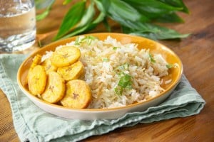 arroz con fideo y platano macho