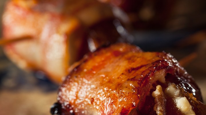 Brochetas de bacon y queso