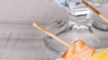 Brochetas de pollo y mango