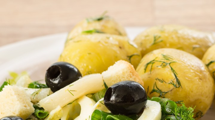 Calamares con aceitunas negras