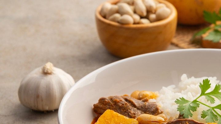Plato de carne con arroz