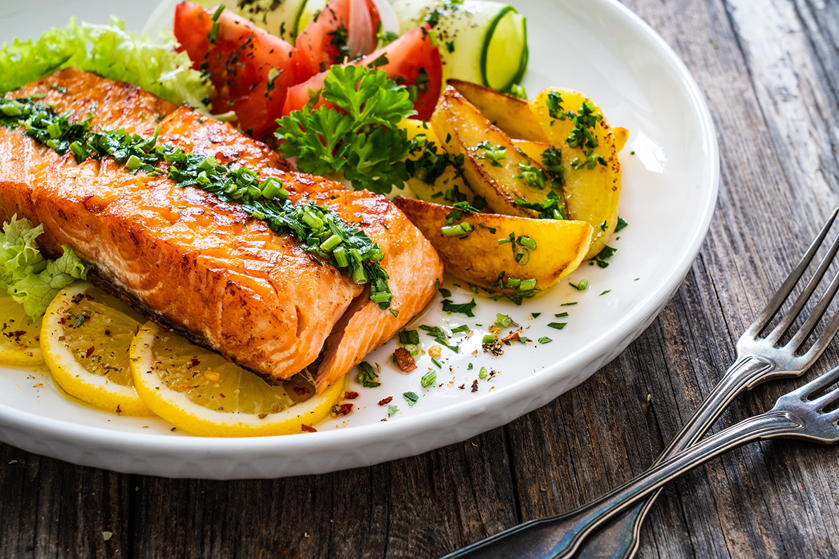 Cómo hacer salmón al ajillo en airfryer paso a paso