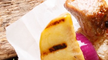 brochetas de pavo y manzana