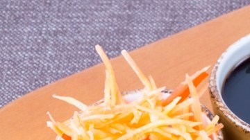 brochetas de calabacín y pollo