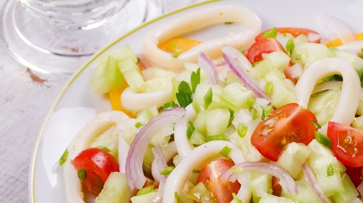 ensalada de calamares y mango