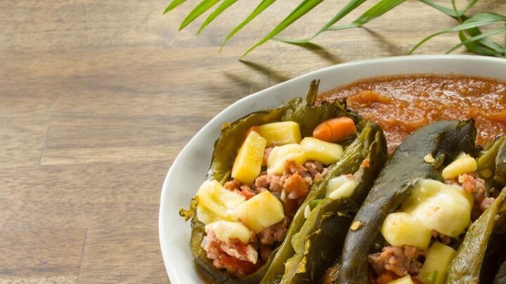Chiles poblanos rellenos de carne