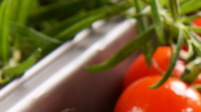 Lomo de cerdo relleno de ciruela pasa y queso