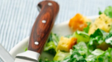 Lomo de cerdo relleno de frutos secos en salsa blanca