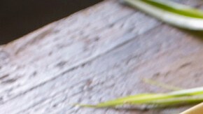 Photo © 2020 The Grosby Group Food Division

Crumble de Arándanos

60 gr mantequilla
60 gr azúcar
90 gr harina
mezclar hasta que quede como arena
agregar una porción de masa
hornear 5 min 180º
incorporar 300 gr arándanos y machacarlos
agregar resto de masa y hornear 20 min 180º