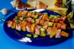 Brochetas de cerdo y piña