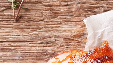 brochetas de gambas y bacon