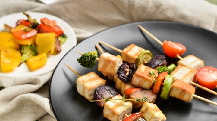 brochetas de tofu vegetales mixtos