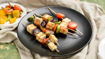 brochetas de tofu vegetales mixtos