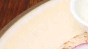 Brochetas de pollo al curry