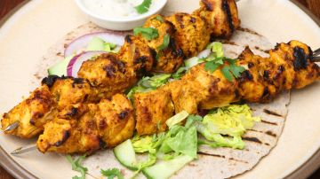 Brochetas de pollo al curry