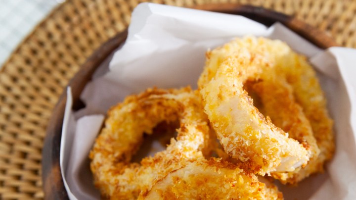 Aros de cebolla en airfryer