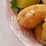 Brochetas de camarones y piña