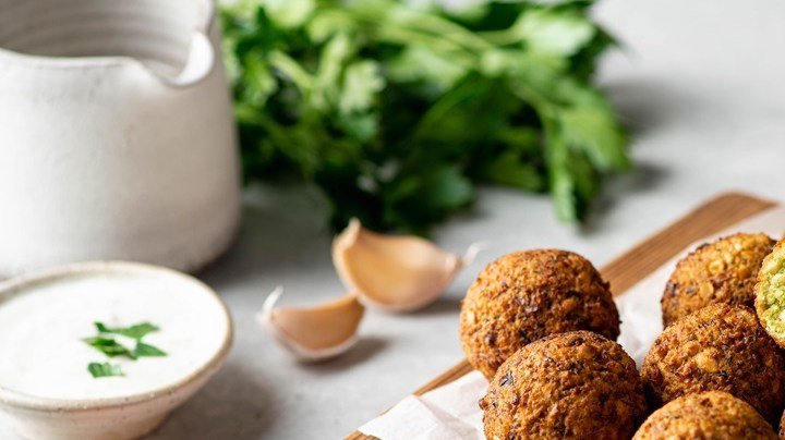 brochetas de falafel