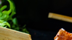 Brochetas de pollo con miel y mostaza