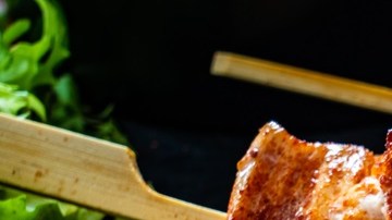 Brochetas de pollo con miel y mostaza