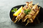 Brochetas de pollo al limón