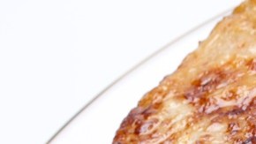 Lomo relleno de queso y pesto de perejil