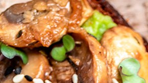 tostada de guacamole y setas