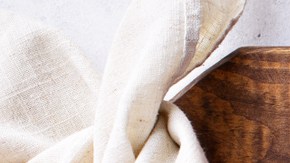 Cooked,Chicken,Breast,Seared,In,A,Cast,Iron,Skillet,With