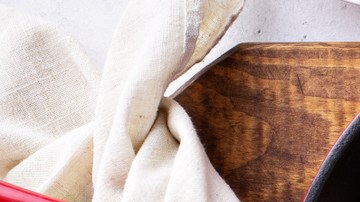 Cooked,Chicken,Breast,Seared,In,A,Cast,Iron,Skillet,With