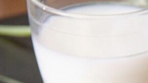 galletas de chispas de chocolate en sartén