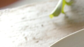 Photo © 2021 The Grosby Group Food Division

Gazpacho de Sandía

gazpacho de sandía
2 tomates maduros
1 pimiento rojo
1 pimiento verde
1 diente de ajo
trozo de sandía
pizca de sal
aceite de oliva

trituramos bien

agregar chorrito de vinagre

decorar con pepino y chorro de aceite de oliva


Watermelon Gazpacho  

watermelon gazpacho
2 ripe tomatoes
1 red pepper
1 green pepper
1 clove of garlic
piece of watermelon
pinch of salt
olive oil

blend well

add a splash of vinegar

decorate with cucumber and olive oil squirt