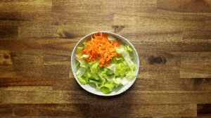 ensalada de pollo empanizado