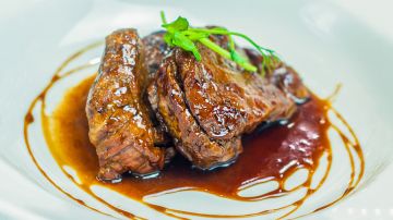 Lomo de cerdo marinado en vino tinto