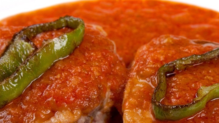 Lomo de cerdo con chile guajillo