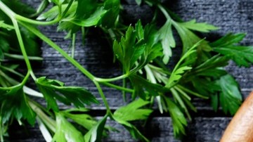 Lomo de cerdo con costra de pimienta y limón