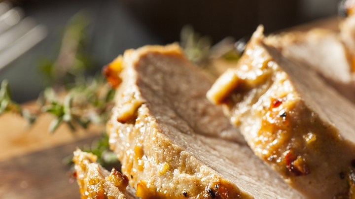 Lomo de cerdo braseado con vino blanco y ajo