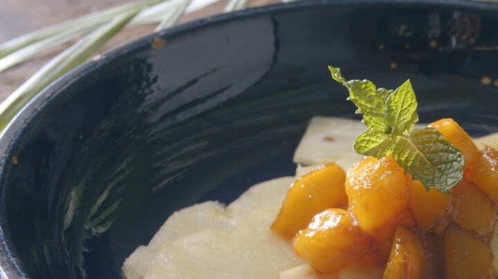 Photo © 2022 The Grosby Group Food Division

Mango y Piña  

pelamos y cortamos una piña

mango
chorrito de ron
2 cucharadas de azúcar negra
1 mango

cocinar 5 min


Mango and Pineapple  

peel and cut a pineapple

mango
splash of rum
2 tbsp of brown sugar
1 mango

cook for 5 min