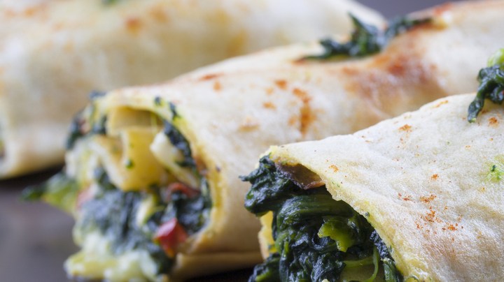 Wrap de calabacin y queso feta