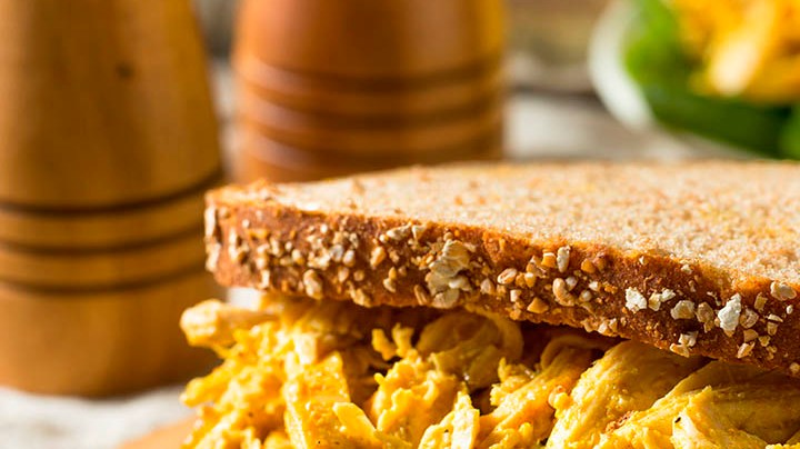 sandwich de pollo al curry