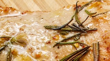 Lomo de cerdo asado con miel y mostaza