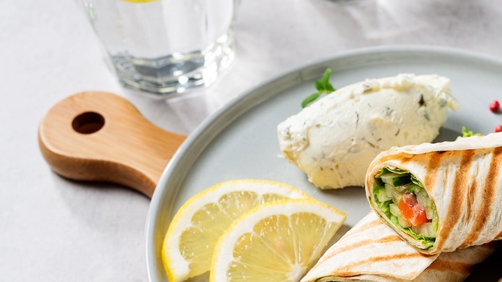 Wrap de salmón y aguacate