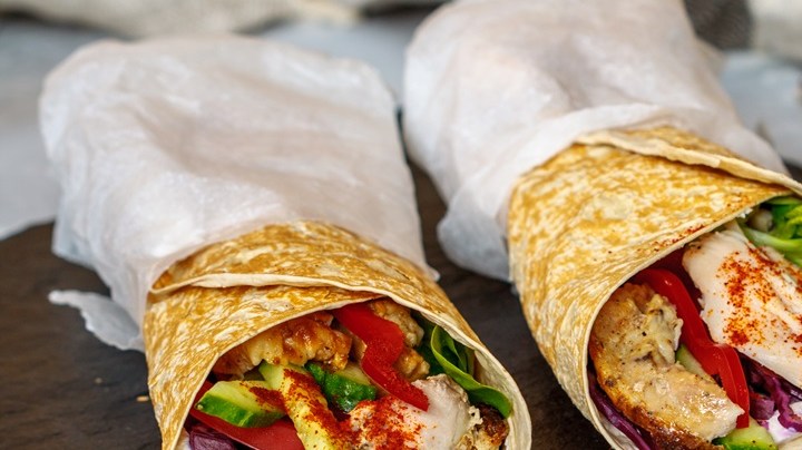 Wrap de pollo al pesto