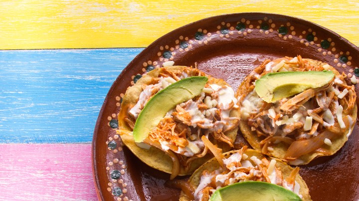 Tostadas de pollo al chipotle
