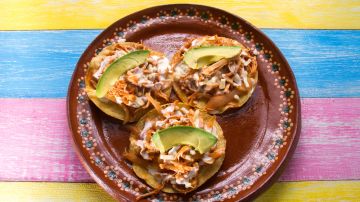 Tostadas de pollo al chipotle