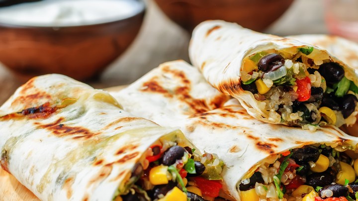 Wrap de frijoles negros y maíz