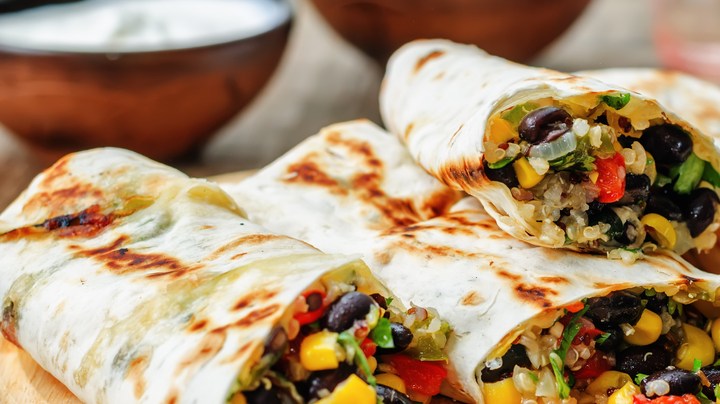 Wrap de frijoles negros y maíz