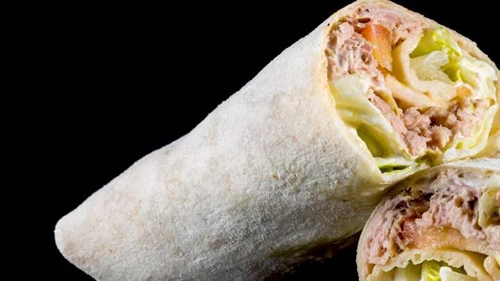 wrap de atún y huevo duro